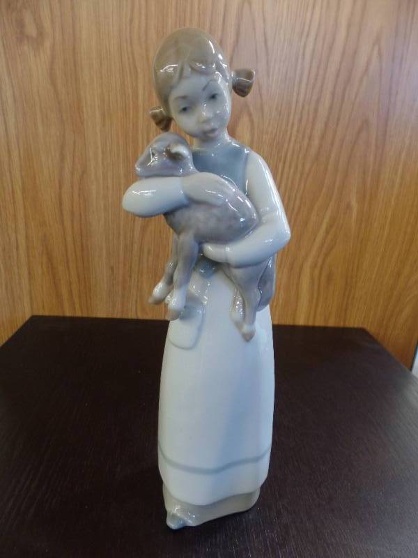 LLADRO FIGURINE