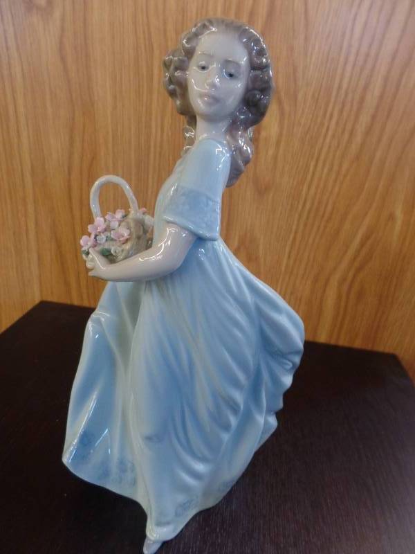 LLADRO FIGURINE