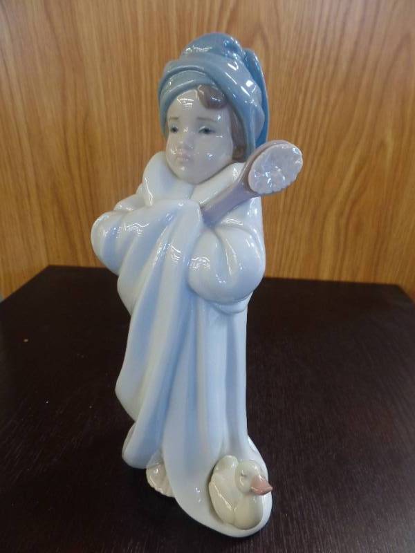 LLADRO FIGURINE