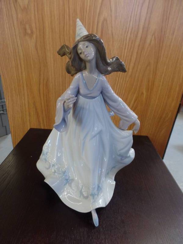 LLADRO FIGURINE