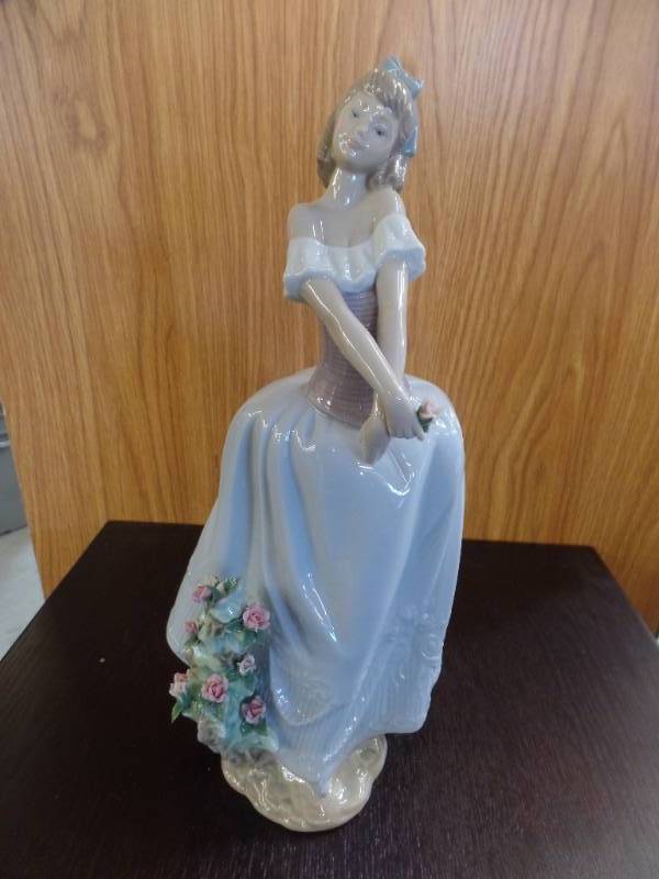 LLADRO FIGURINE