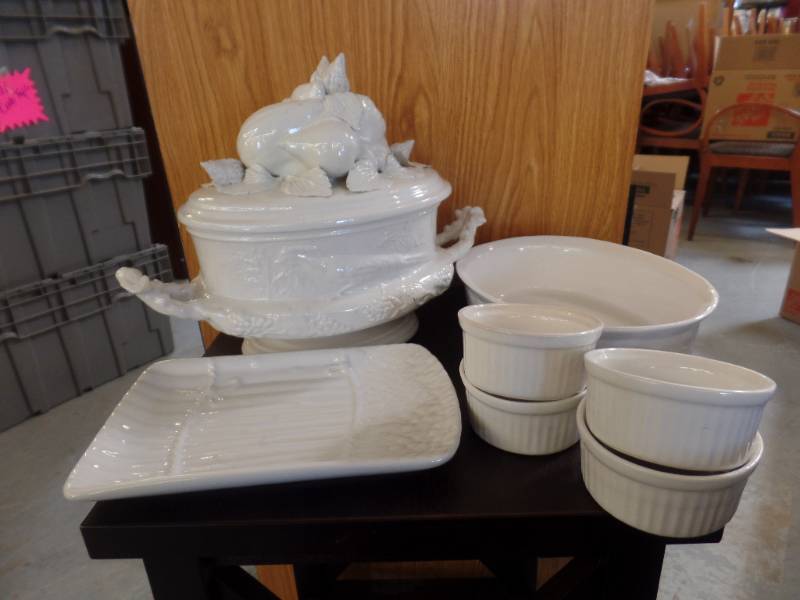 WHITE PORCELAIN SERVINGWARE