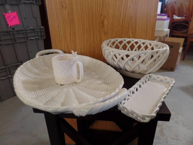 WHITE LATTICE SERVINGWARE