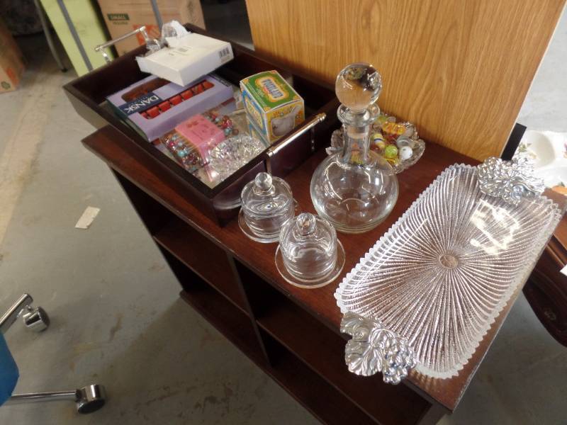 TASTEFUL SERVING ACCESSORIES