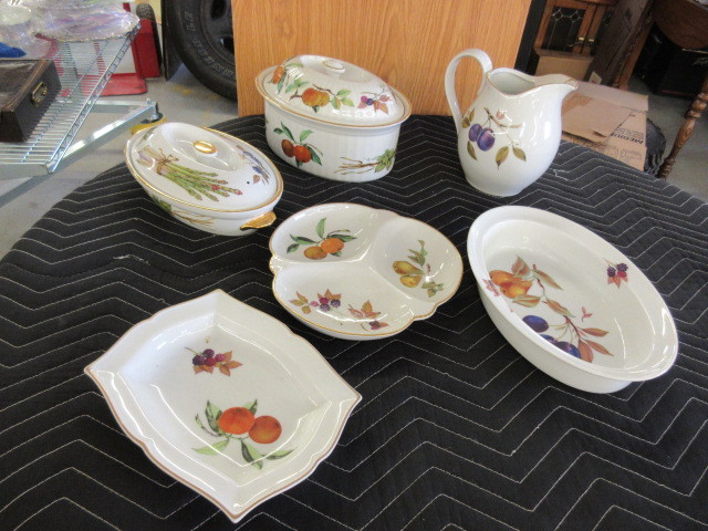 ROYAL WORCESTER COMPLETER SET