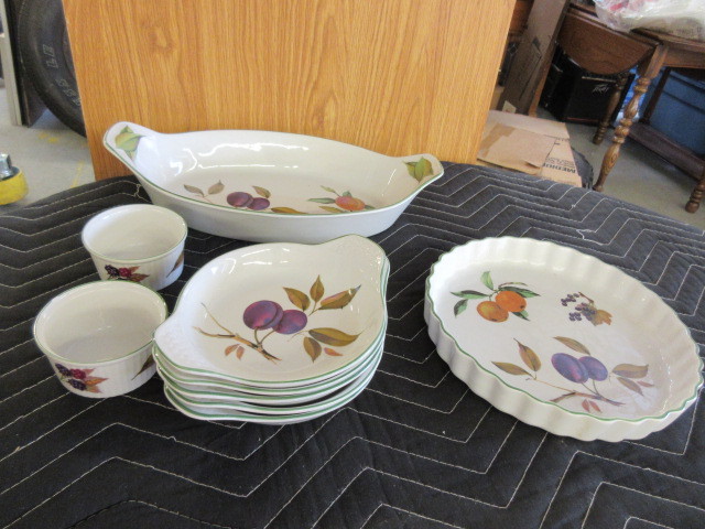ROYAL WORCESTER EVESHAM VALE BAKEWARE