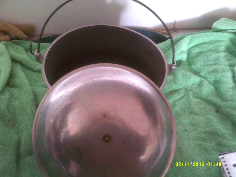 ANTIQUE 4 QUART KETTLE