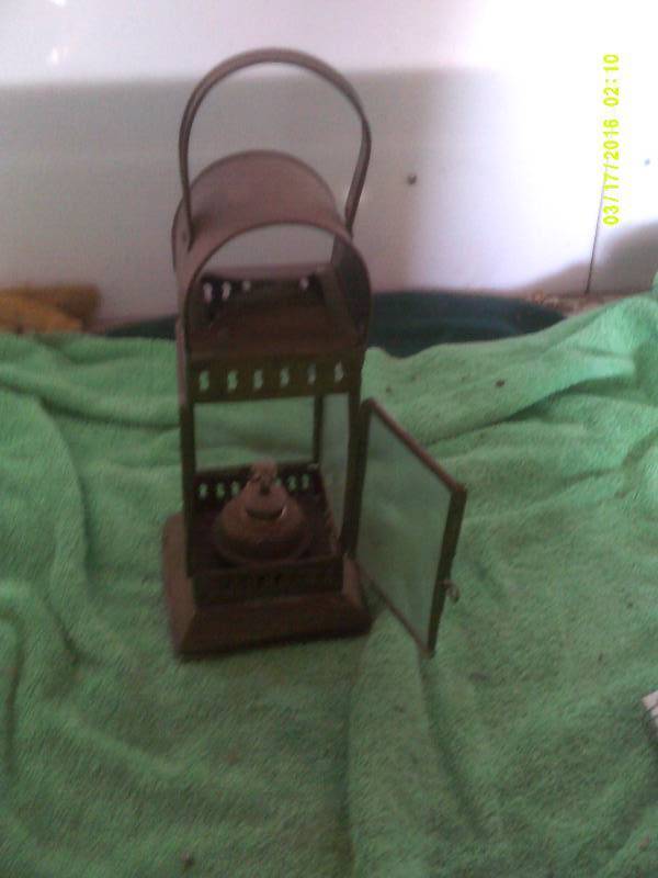 ANTIQUE OIL LAMP