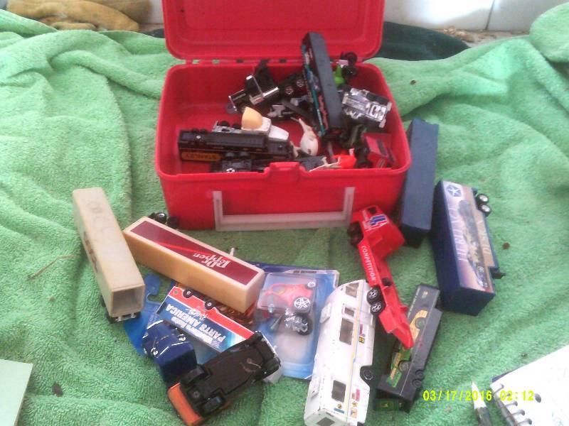 COLLECTIBLE HOT WHEELS AND TRUCKS