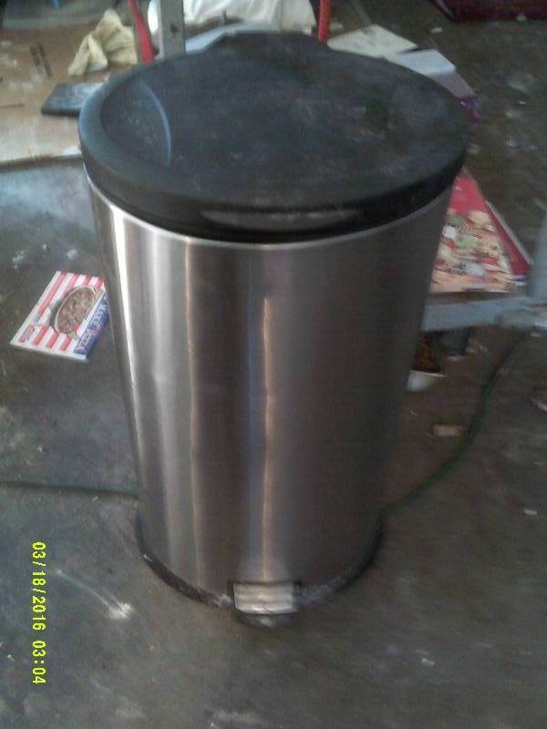 LG STAINLESS STEEL TRASH CAN