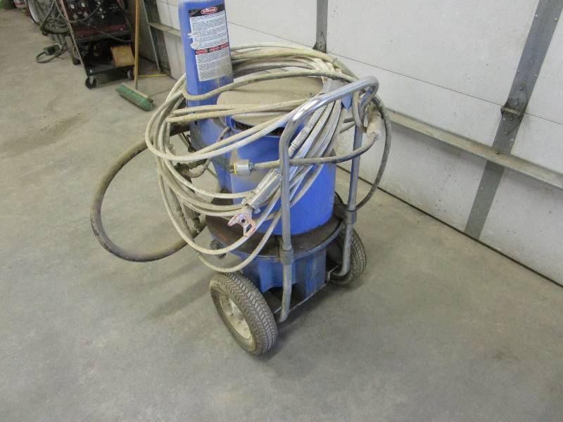 lot 23 image: EH 433 GT Mud Texturing Pump & Gun