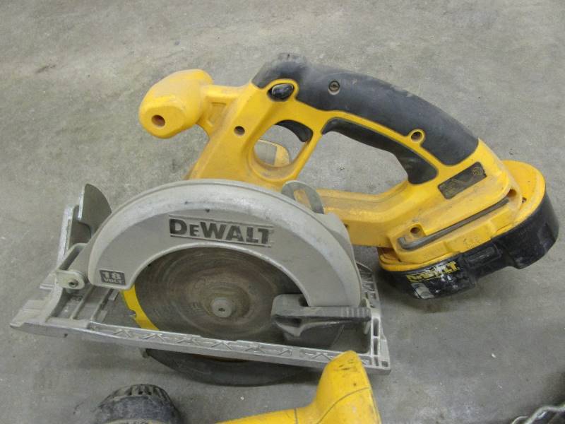 lot 43 image: DeWalt 18v Saws