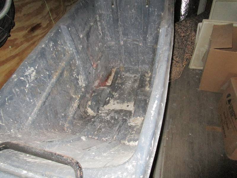 lot 13-B image: Rolling Garbage Cart