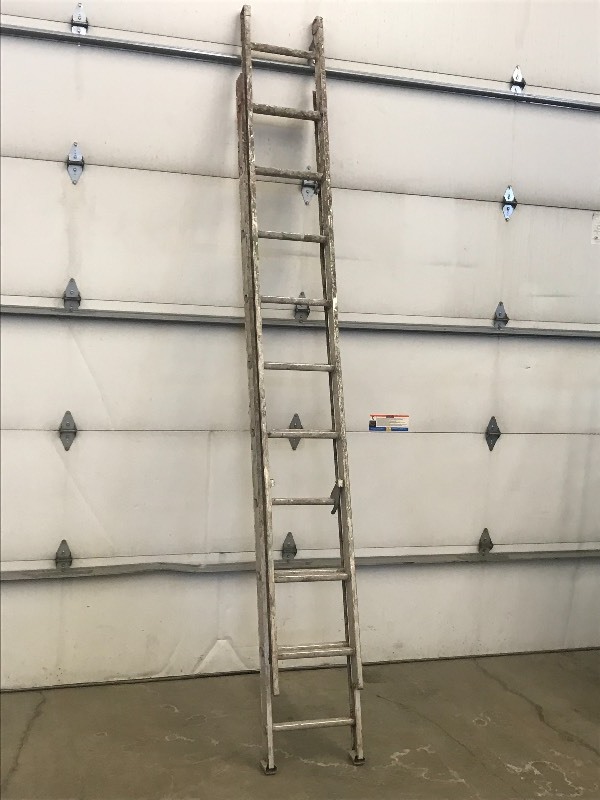 lot 18 image: 20ft Aluminum Extension Ladder ...
