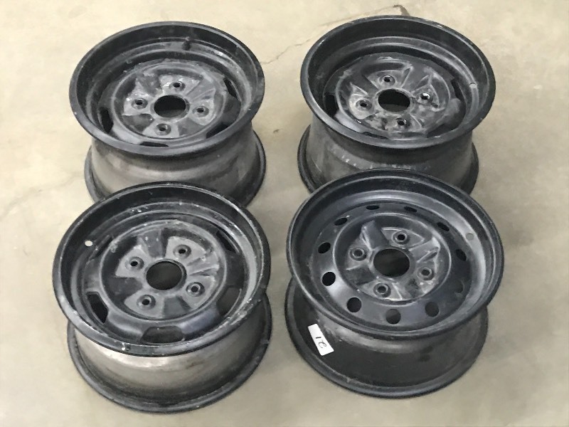 lot 21 image: (4) Yamaha Grizzly ATV Wheels, 4-Lu...