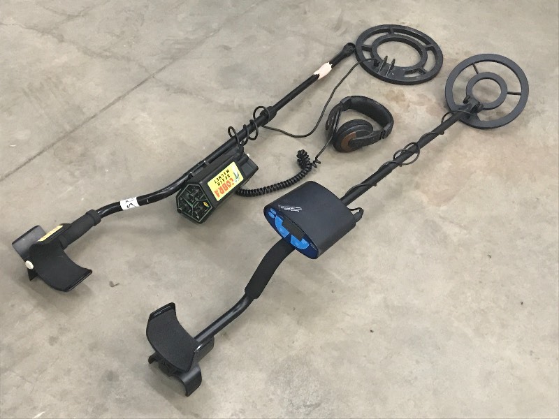 lot 25 image: (2) Battery-Powered Metal Detectors...