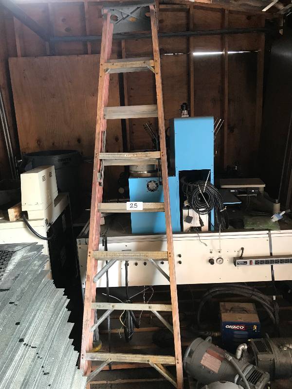 FIBERGLASS STEP LADDER