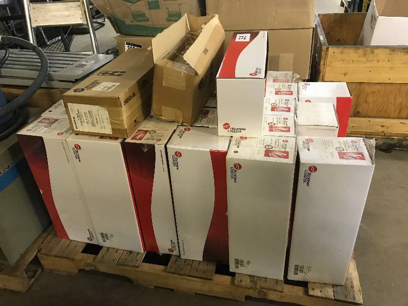PALLET OF LAB ACCESSORIES