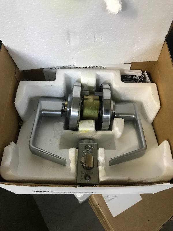 LOT OF DOOR HARDWARE