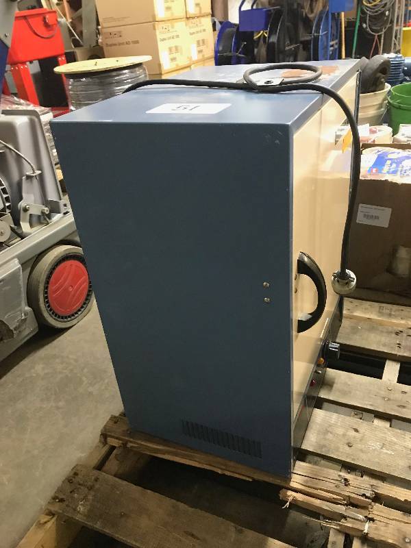 LABORATORY OVEN