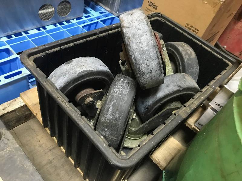 LOT OF HEAVY DUTY CASTERS