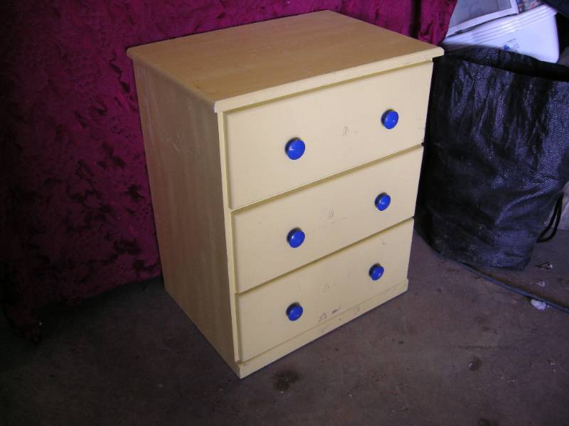 lot 11 image: Small Wooden Dresser
