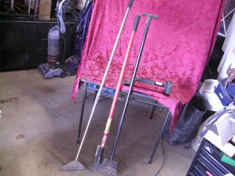 lot 19 image: 4 Flooring Tools