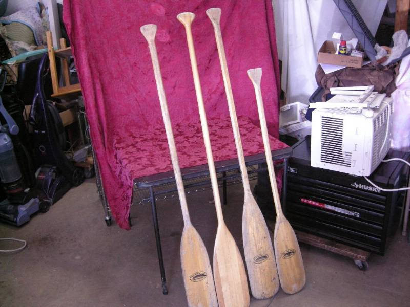lot 42 image: 4 Wooden Oars