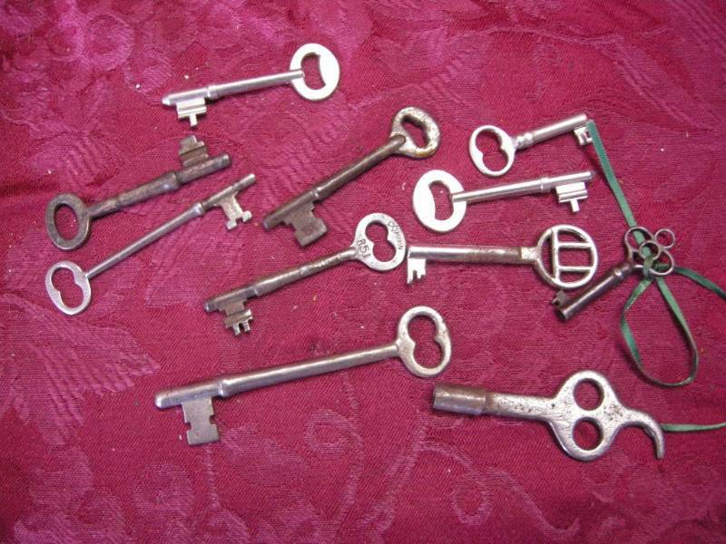 lot 45 image: Antique Keys