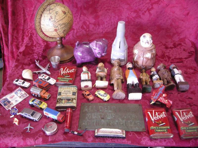 lot 55 image: Vintage Tins, Toys, Carved Figures
