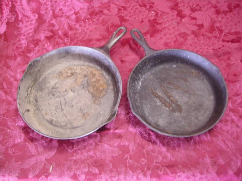 lot 56 image: Vintage Cast Wagner and Lodge Fry Pans