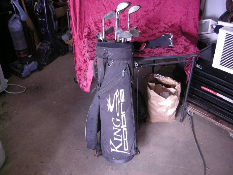 lot 60 image: Mens Golf Clubs