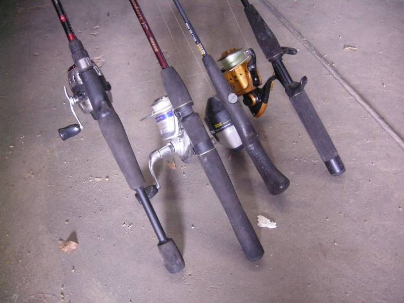 lot 61 image: 4 Decent Fishing RodsReels