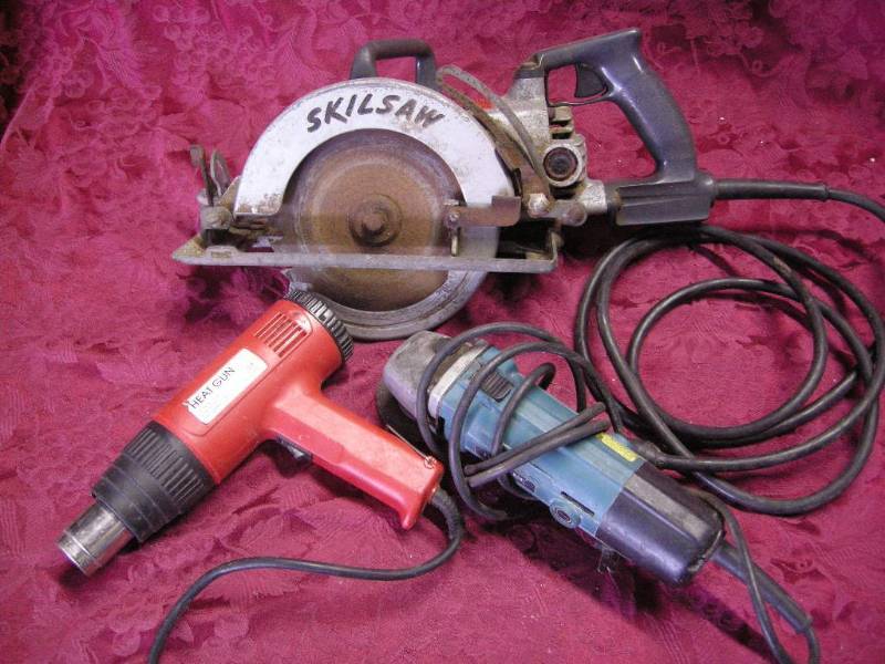 lot 77 image: Worm Saw, Angle Grinder, Heat Gun