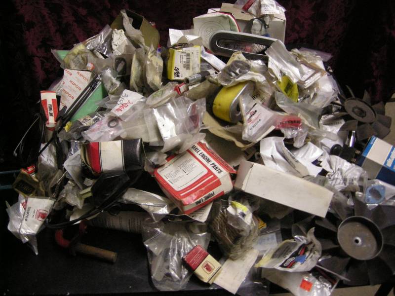 lot 90 image: Many Small Engine Repair Parts