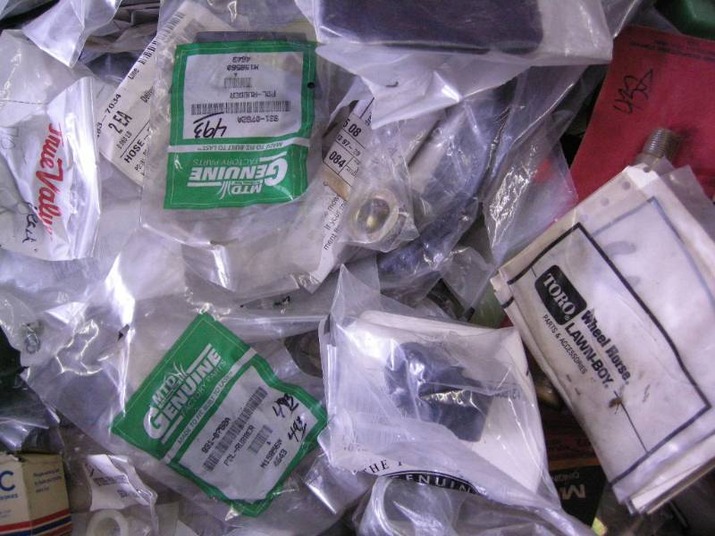 lot 104 image: Briggs, Toro, MTD, Other Small Engine Parts