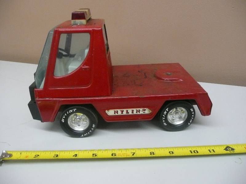 lot 11 image: VINTAGE NYLINT Fire Truck CabEngine Only - SEE PICTURES