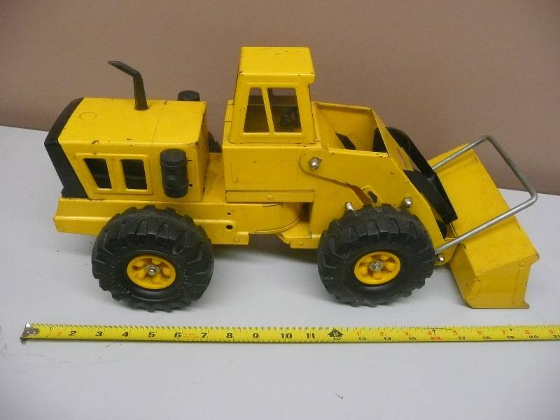 lot 17 image: Mighty Tonka Diesel Front End Loader - Nice - see pictures