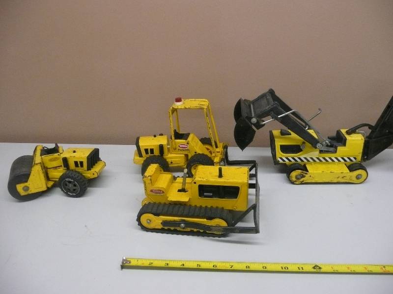 lot 28 image: VINTAGE 1970s TONKA METAL COLLECTION  - STEAM ROLLER - SANDLOADER - FORKLIFT - DOZER - BACKHOE - GREAT COLLECTION - SEE PICTURES Construction Road Vehicle Collection