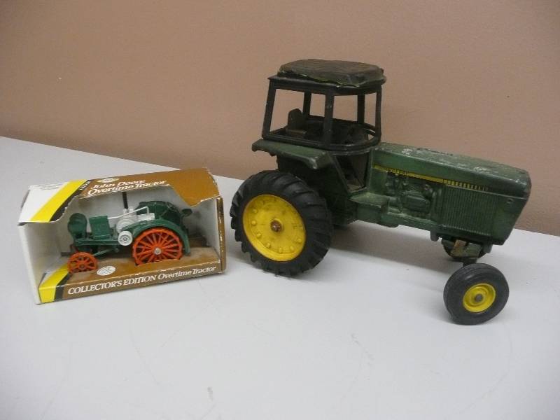 lot 38 image: ERTL 116 Scale John Deere Farm Tractor Diecast & ERTL 132 JOHN DEER OVERTIME TRACTOR , STILL IN BOX - STILL IN BOX