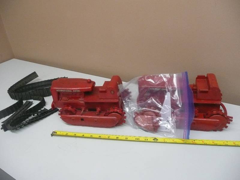 lot 44 image: VINTAGE 1948 ALLIS-CHALMERS WC PLASTIC COLLECTION (VARIOUS CONDITION ISSUES) - SEE PICTURES