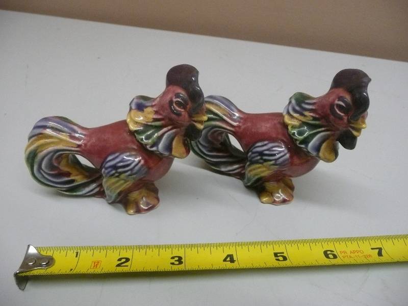 lot 58 image: VINTAGE - Ceramic Arts Studio Rooster Chicken Salt & Pepper Shakers - Madison, WI - SEE PICTURES