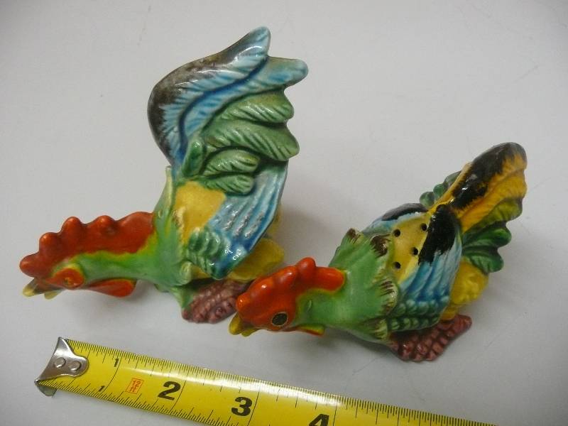 lot 59 image: Vintage Japan PAL MAR  Rooster & Hen Salt & Pepper Shakers - SEE PICTURES