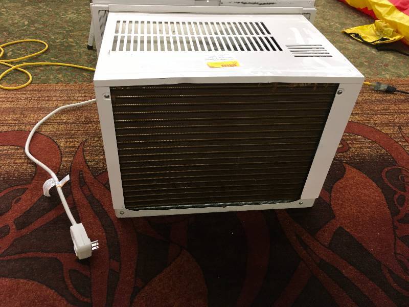 GREE WINDOW AIR CONDITIONER WITH REMOTE, MSRP $239.99