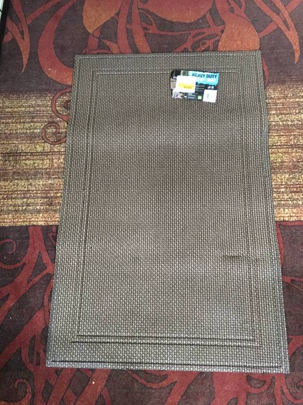 APACHE 30X47 MANHATTAN, MSRP $13.99