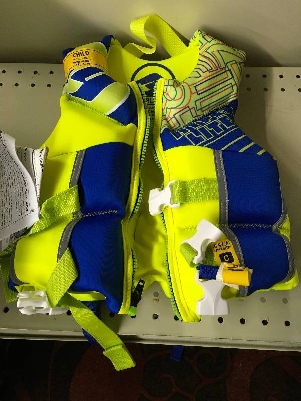 HYPERLITE CHILD BOYS LIFE VEST, MSRP $19.99