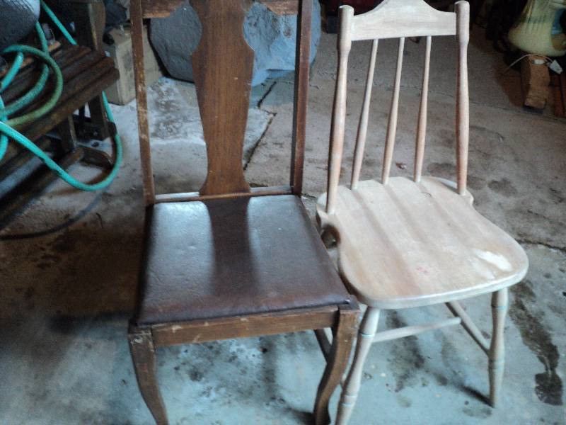 2 chairs and 2 shutters...