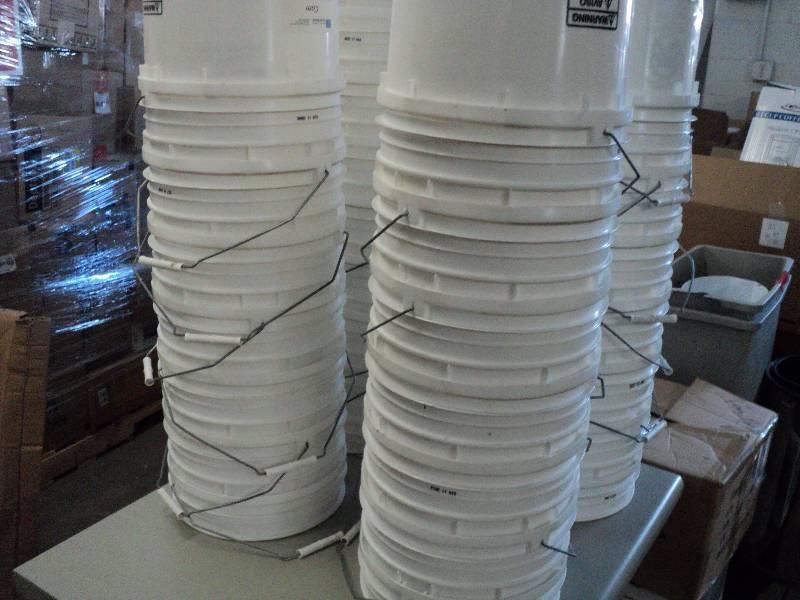 14 6gal white buckets...