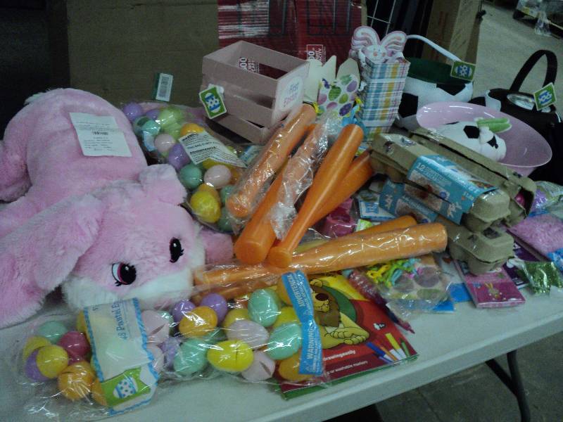 Easter dcor, see all pictures, bu...