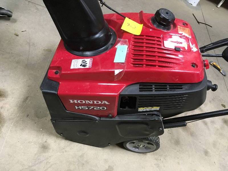 Honda HS720 20 in. Single Stage Gas Snow Blower used in working